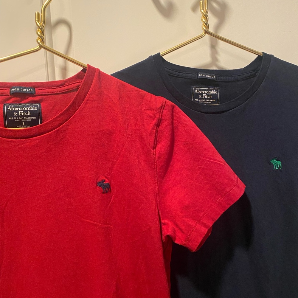 2 Abercrombie & Fitch Mens Small Tees Red & Navy